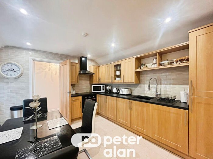 2 Bedroom Flat To Rent In John Street, Porthcawl, CF36