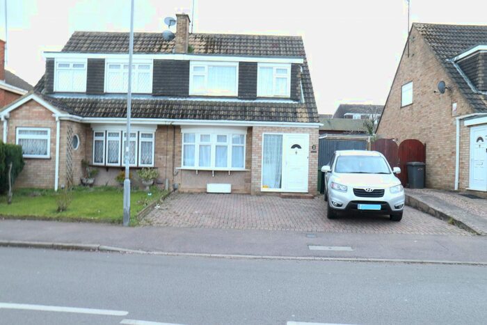 3 Bedroom Semi-Detached House To Rent In Needham Road, Luton, LU4