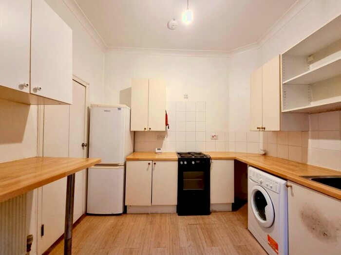 2 Bedroom Apartment To Rent In Osborne Road, Palmers Green, N13