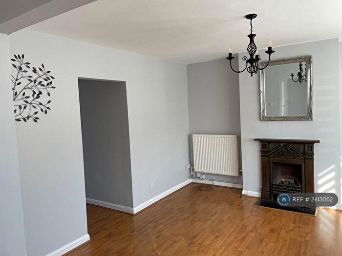 1 Bedroom Flat To Rent In Westbury Lane, Buckhurst Hill, IG9