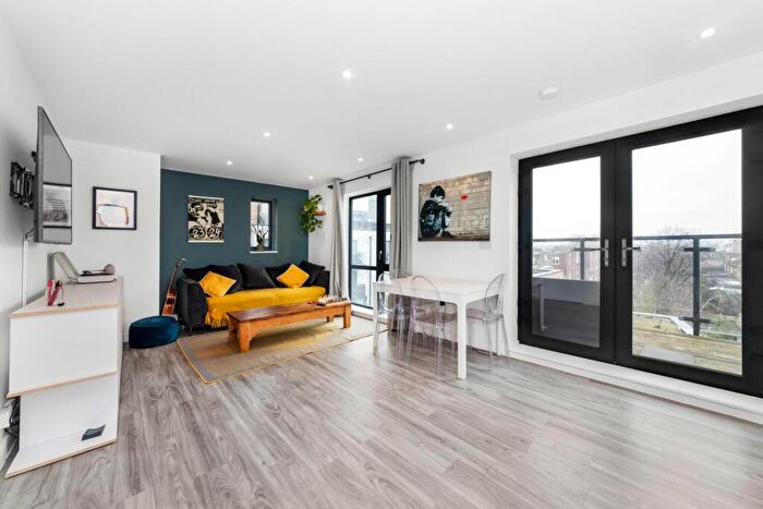 1 Bedroom Apartment To Rent In Queens Road, Peckham, London, SE15