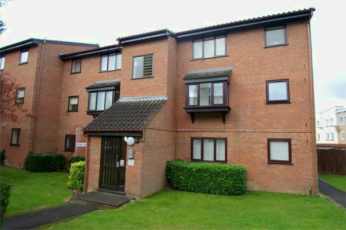 Studio To Rent In Astra Court, King Georges Avenue, Watford, WD18