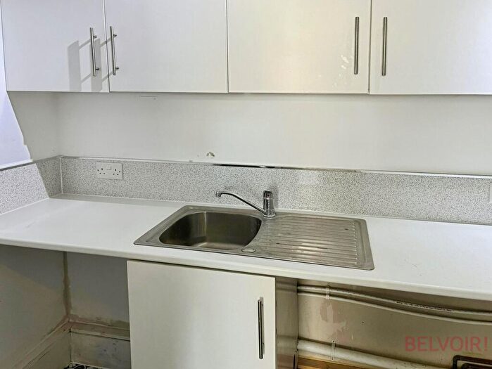 5 Bedroom Semi-Detached House To Rent In Newton Street, Newark, NG24
