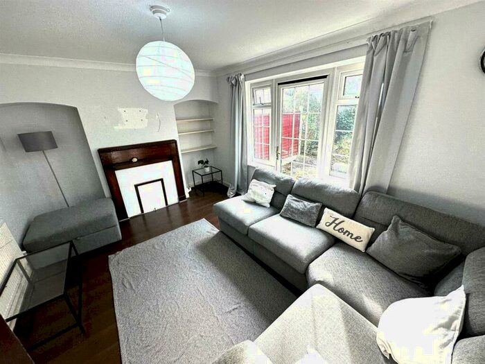 3 Bedroom Semi-Detached House To Rent In Middle Park Road, Selly Oak, Birmingham, B29