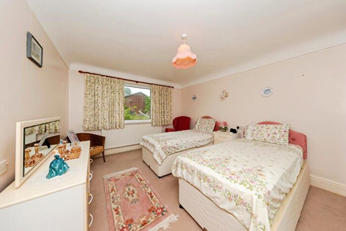 3 Bedroom Bungalow For Sale In Courtlands Park, Carmarthen, Carmarthenshire, SA31