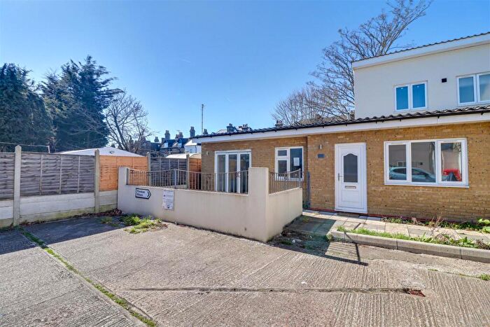 2 Bedroom Semi-Detached Bungalow For Sale In Preston Mews, Westcliff-On-Sea, SS0