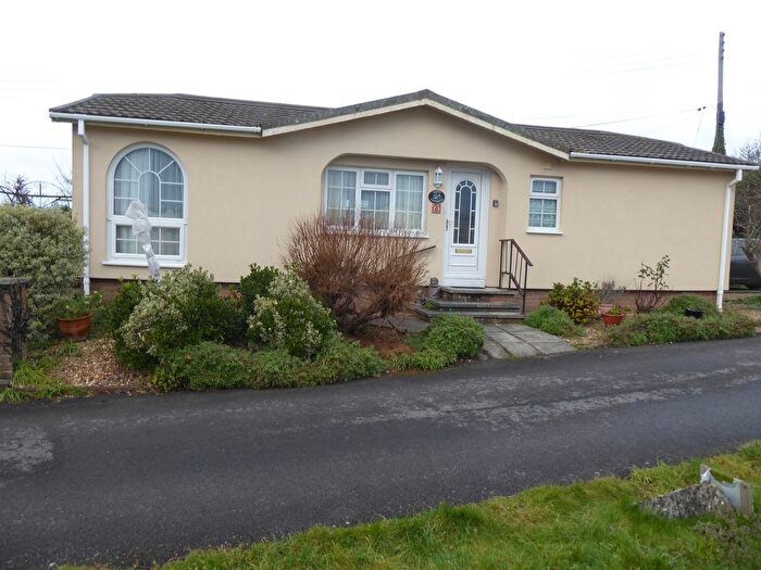 2 Bedroom Park Home For Sale In Paynes Orchard, Charlton Common, Bristol, South Gloucestershire, BS10