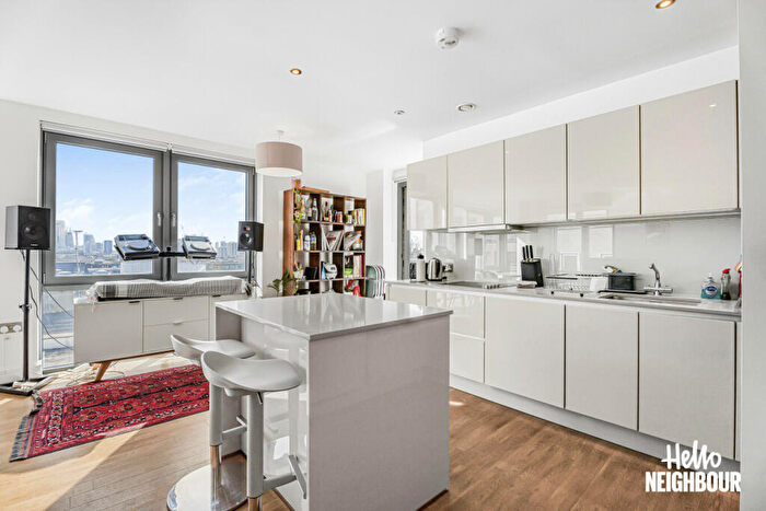 3 Bedroom Apartment To Rent In Boleyn Road, London, N16