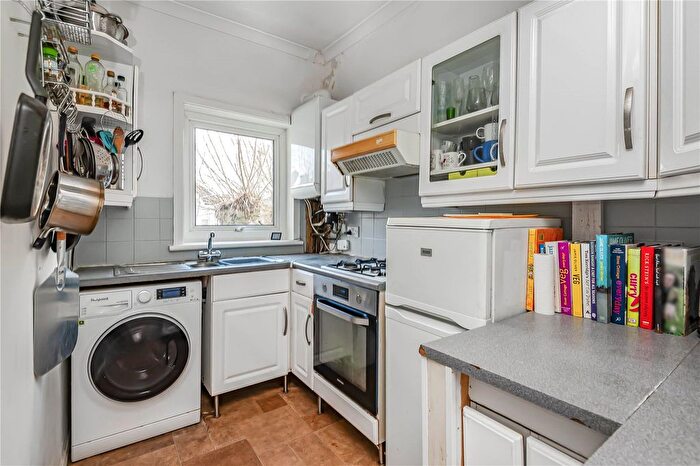 2 Bedroom Flat For Sale In Delamere Road, London, SW20