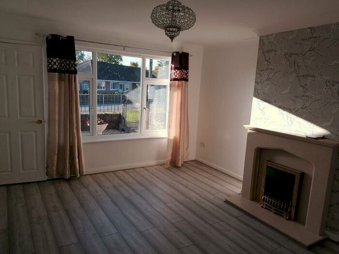 2 Bedroom Bungalow To Rent In Ystrad Deri, Dukestown, Tredegar, Blaenau