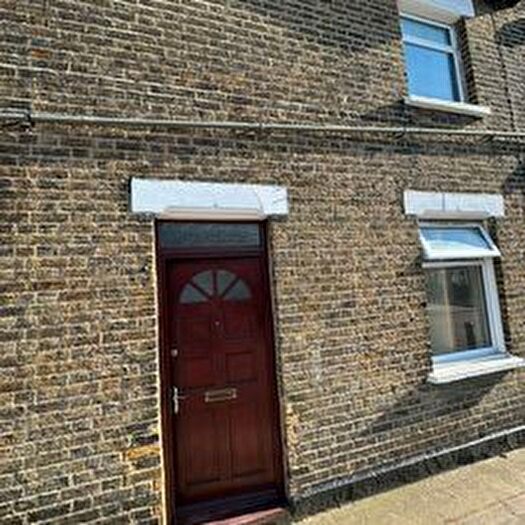 2 Bedroom Flat To Rent In Stanley Road, Ilford, Essex, IG1