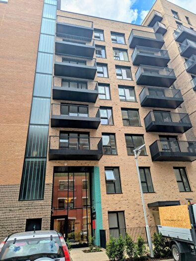 2 Bedroom Flat To Rent In Nestles Avenue, Hayes, UB3
