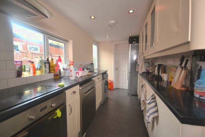 4 Bedroom Terraced House To Rent In Cardigan Road, Reading, RG1
