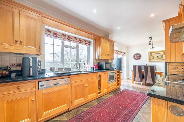 4 Bedroom Detached House For Sale In Barn Rise, Wembley Park, Wembley, HA9