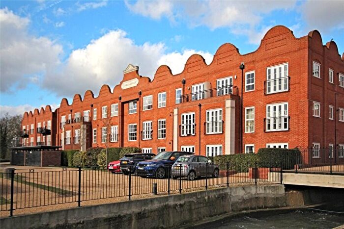 2 Bedroom Apartment To Rent In Woking, Surrey, GU22