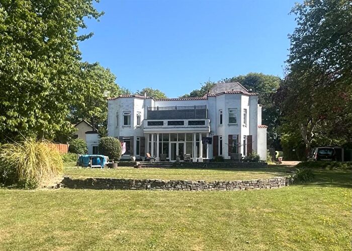 6 Bedroom Detached House For Sale In Down End Road, Fareham, PO16