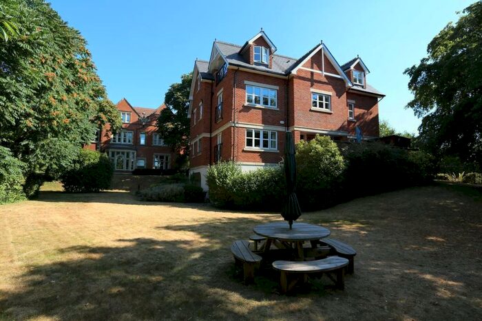 2 Bedroom Apartment To Rent In The Pavilion, Upcross Gardens, Reading, RG1