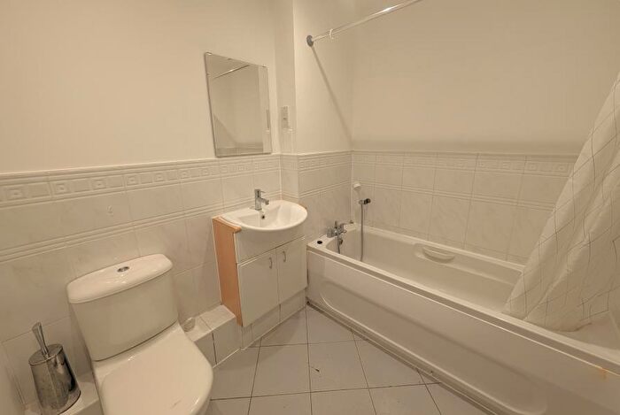 2 Bedroom Apartment To Rent In Woking, Surrey, GU22