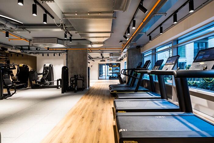 2 Bedroom Apartment To Rent In Nine Elms Lane, London, SW11