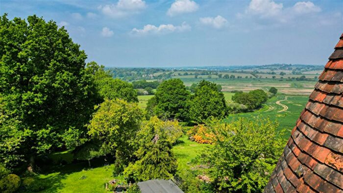 4 Bedroom Country House For Sale In Ewhurst Green, Robertsbridge, TN32