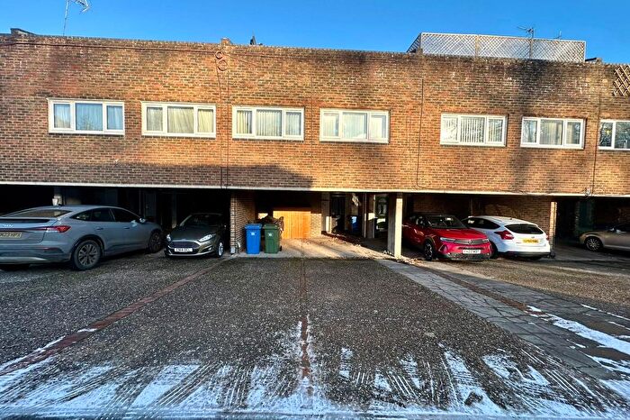 2 Bedroom Maisonette For Sale In Lingwood, Bracknell, Berkshire, RG12