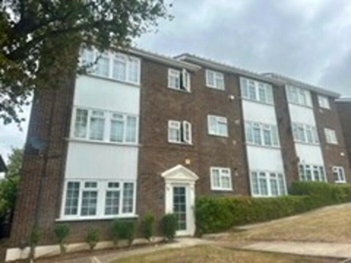 2 Bedroom Flat To Rent In Station Road, Benfleet, SS7