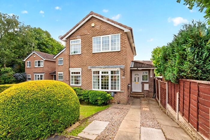3 Bedroom Detached House For Sale In Stonebeck Avenue, Harrogate, HG1