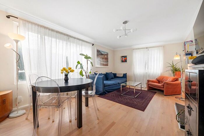 3 Bedroom Flat For Sale In Herne Hill Road, London, SE24