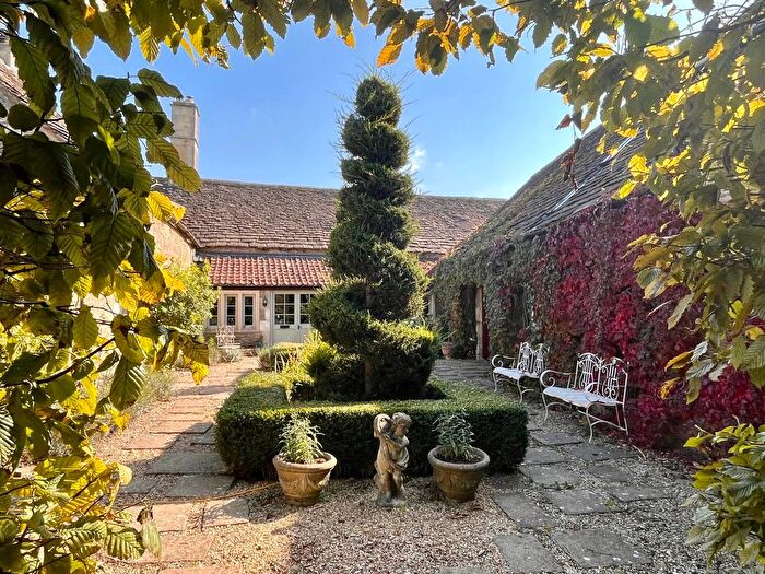 5 Bedroom Barn Conversion To Rent In Leigh Road West, Bradford-On-Avon, BA15