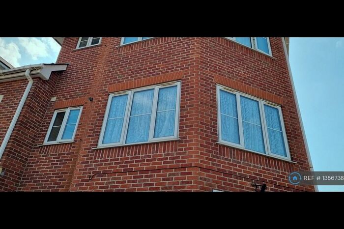 2 Bedroom Flat To Rent In Howard Court, Totton, SO40