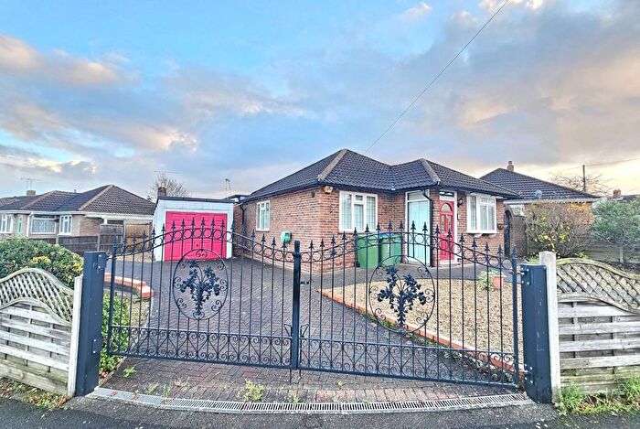 3 Bedroom Detached Bungalow For Sale In Dalewood Road, Fareham, PO15