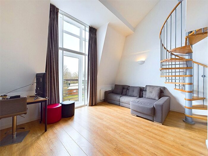 1 Bedroom Flat To Rent In Whitton Road, Twickenham, TW1