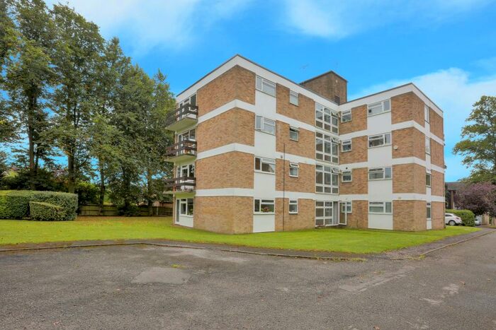 2 Bedroom Apartment To Rent In Chiltern Court, Milton Road, Harpenden, AL5