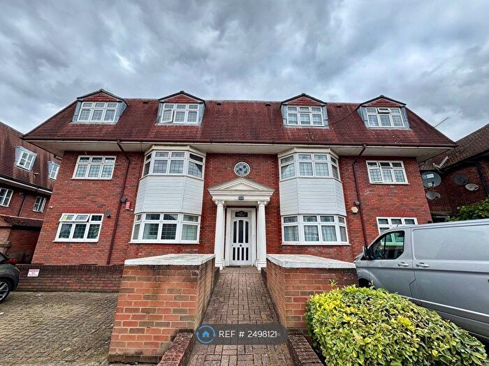 2 Bedroom Flat To Rent In Berkeley Court, London, NW4