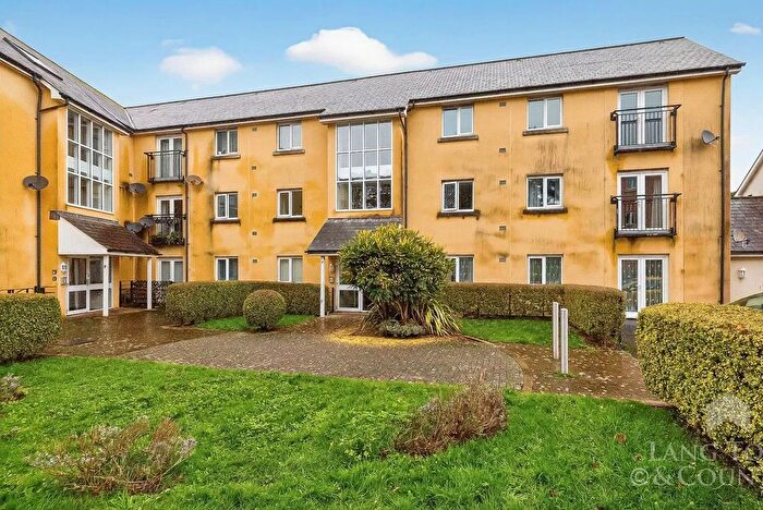 2 Bedroom Flat For Sale In Tovey Crescent, Manadon Park, Plymouth, PL5
