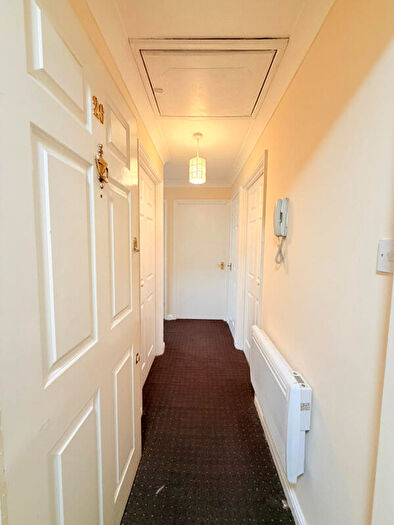 2 Bedroom Flat To Rent In Causton Square, Dagenham, RM10