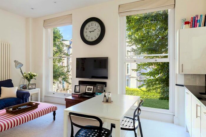 1 Bedroom Flat To Rent In St Luke's Road, Notting Hill, W11