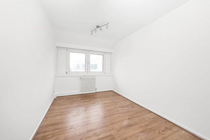 2 Bedroom Flat For Sale In East Surrey Grove, Peckham, SE15
