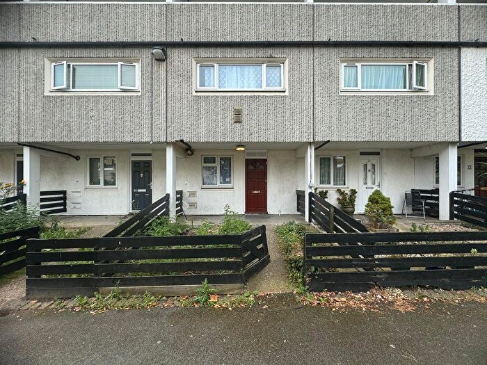 2 Bedroom Flat To Rent In Opossum Way, Hounslow, TW4