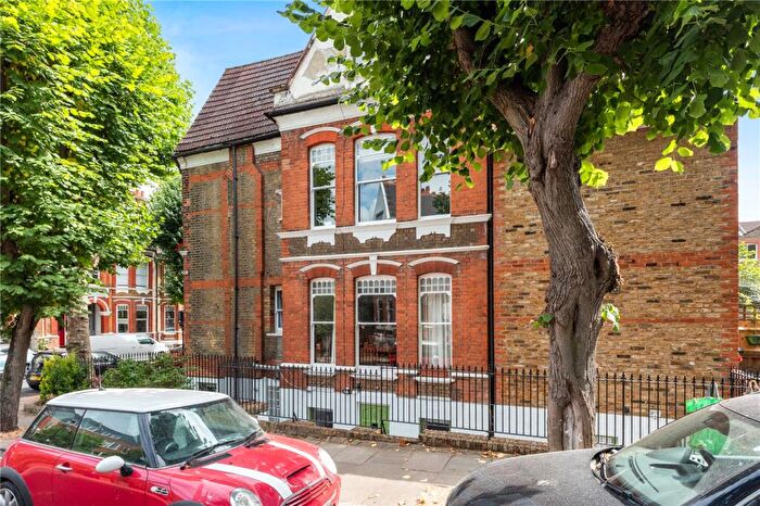2 Bedroom Apartment For Sale In Sotheby Road, London, N5