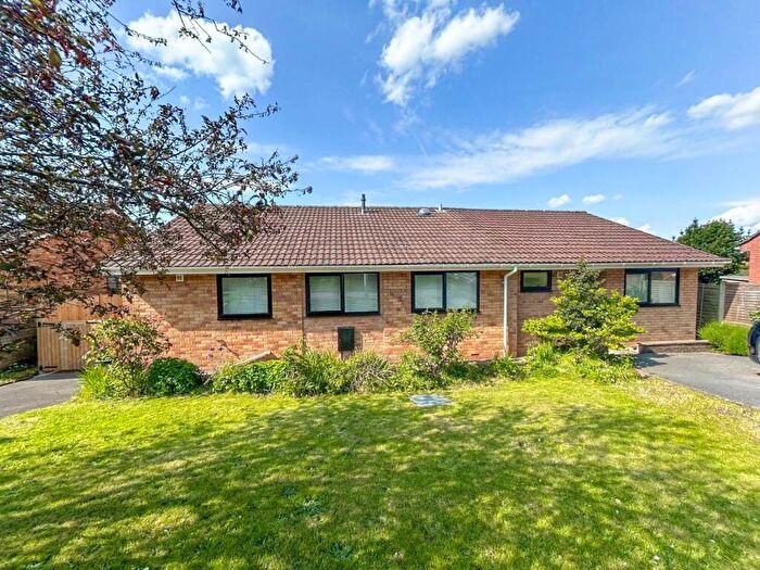 4 Bedroom Detached Bungalow For Sale In Somerville Road, Sandford, BS25