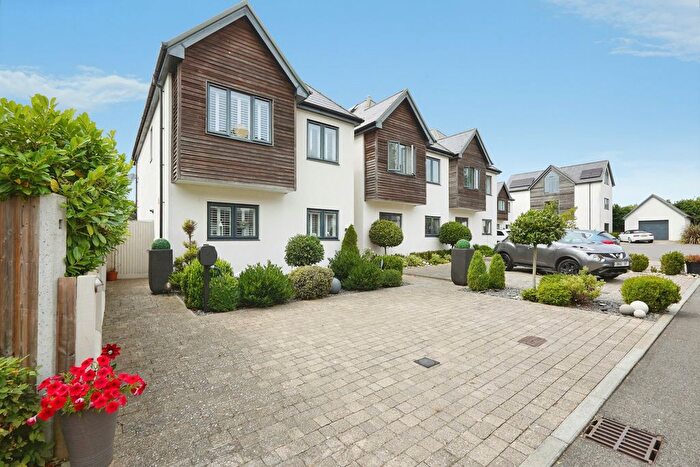 4 Bedroom Detached House For Sale In Old School Mews, Ashford, TN24