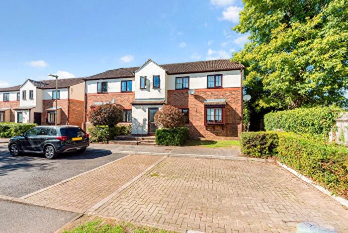 2 Bedroom Flat For Sale In Bridge Meadows, Liss, Hampshire, GU33