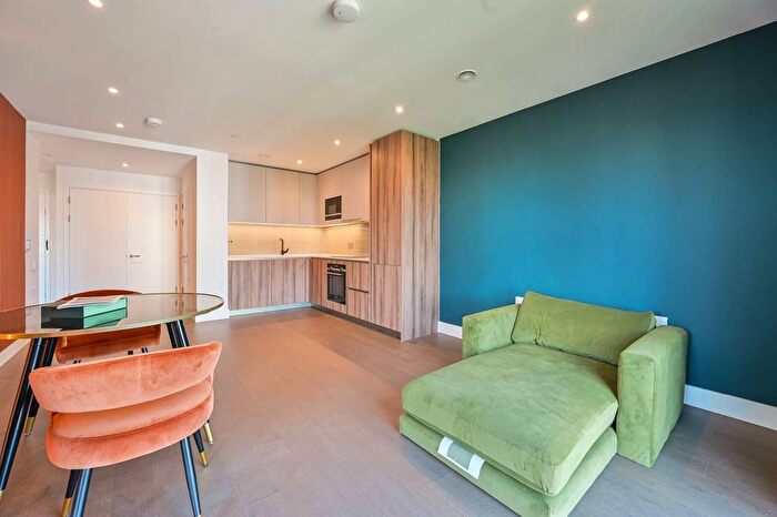 1 Bedroom Flat To Rent In Hewson Way, Elephant And Castle, London, SE17