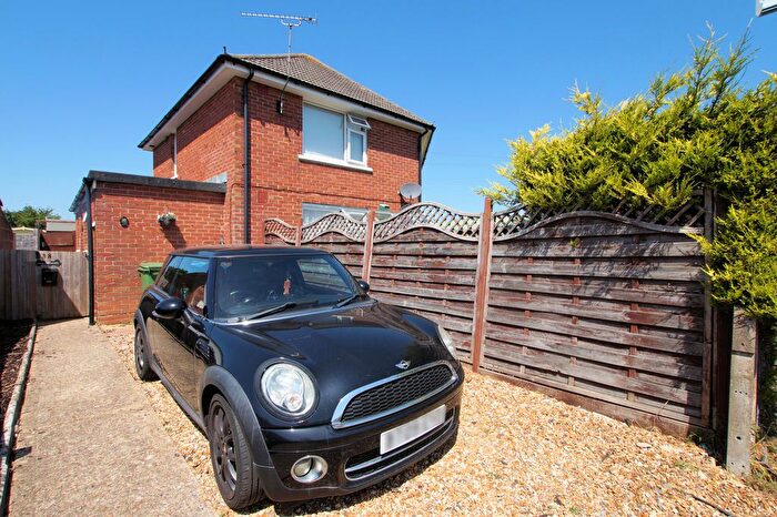 2 Bedroom Maisonette For Sale In Bayly Avenue, Portchester, PO16