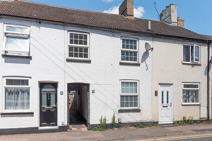 2 Bedroom Cottage To Rent In Church Street, Biggleswade, SG18