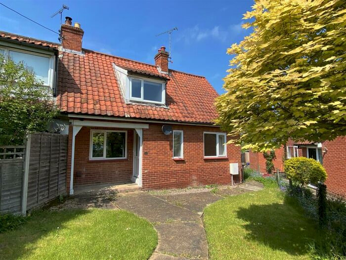 2 Bedroom Semi-Detached House For Sale In High Street, Yoxford, Saxmundham, IP17