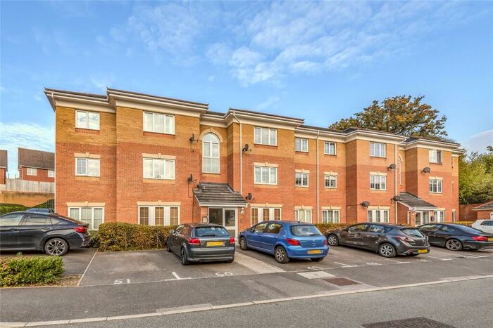 2 Bedroom Apartment To Rent In Hopper Vale, Bracknell, Berkshire, RG12