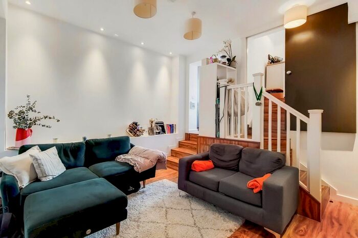 2 Bedroom Flat To Rent In Putney High Street, London, SW15