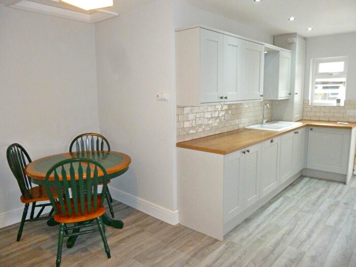 3 Bedroom Flat To Rent In Neston Road, Willaston, CH64